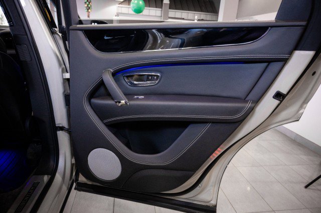 Used 2018 Bentley Bentayga image 26