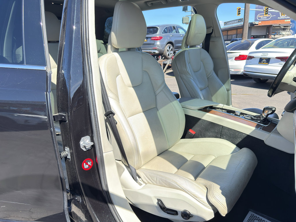 Used 2016 Volvo XC90 T6 Inscription w/ Vision Package image 22