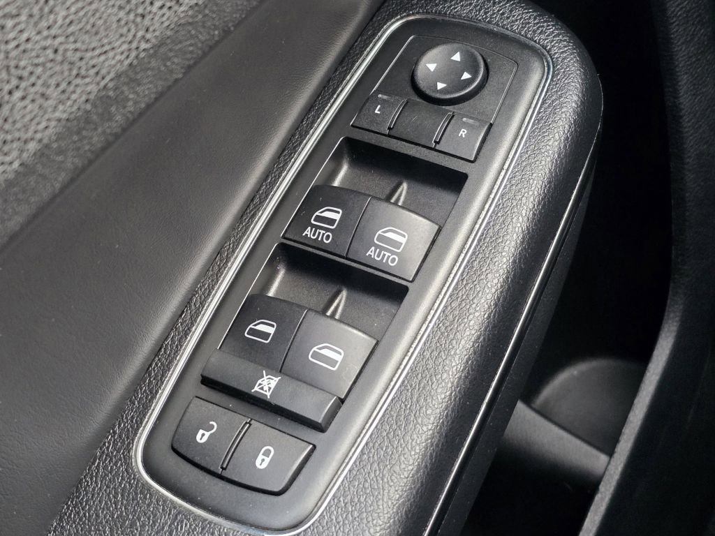 Used 2014 Chrysler 300 S image 15