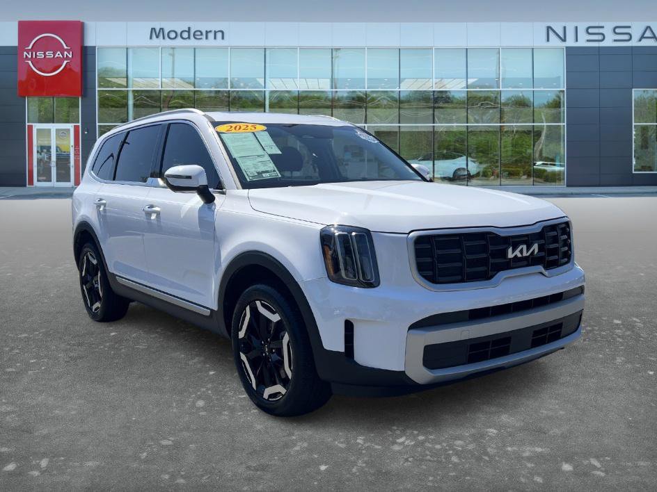 Used 2025 Kia Telluride S FWD image 3