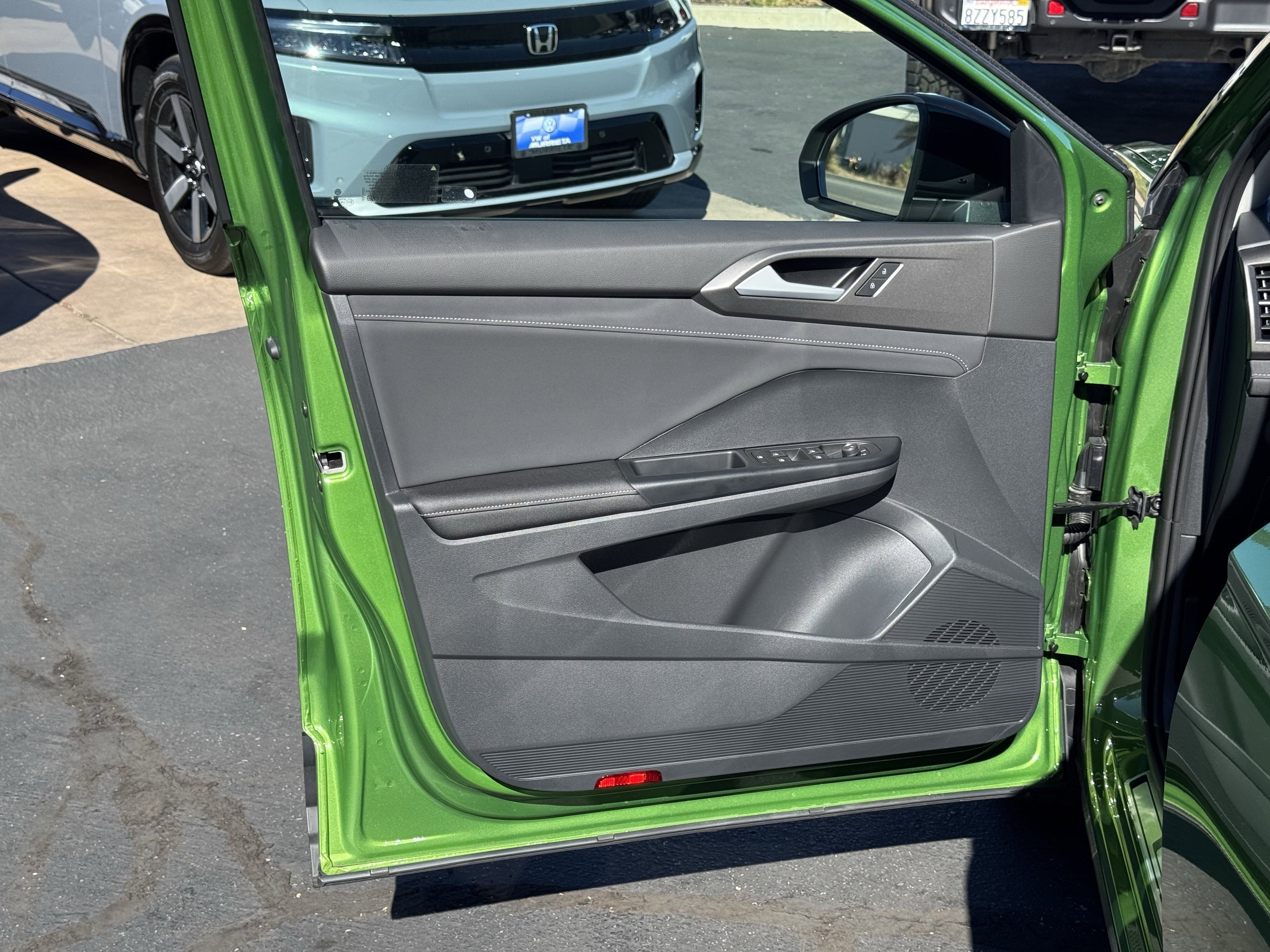 Certified 2025 Volkswagen Taos SE image 14