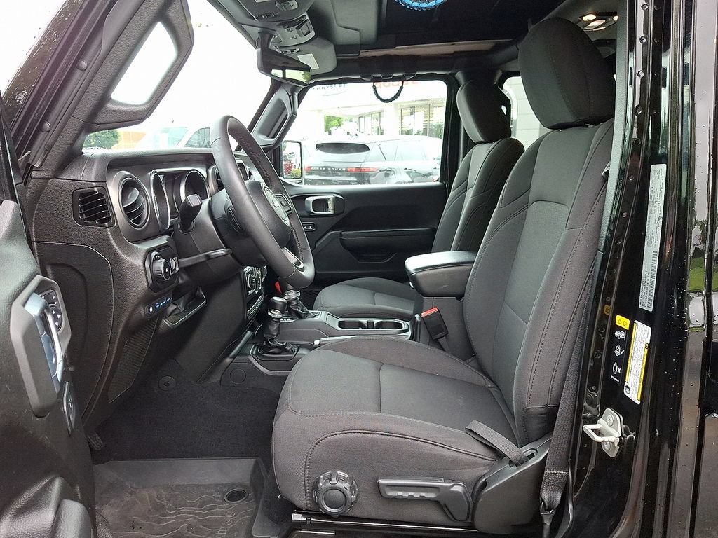 Used 2023 Jeep Wrangler Unlimited w/ Sun & Screen Package AWD/4WD image 13
