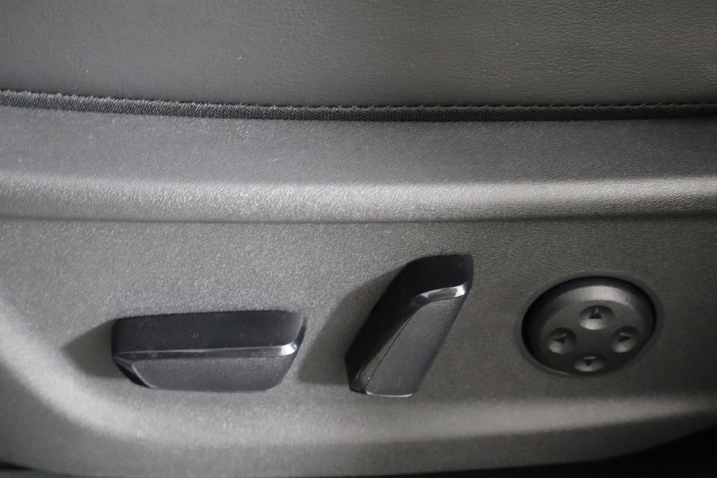 Used 2023 Nissan Ariya AWD image 24