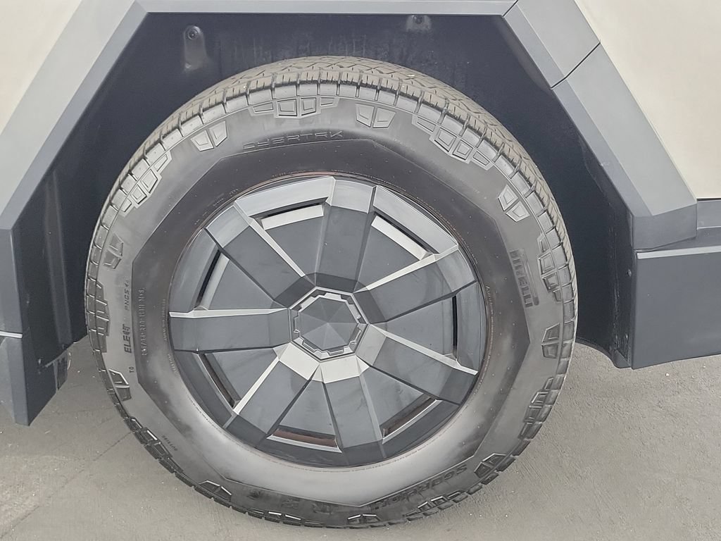 Used 2024 Tesla Cybertruck Cyberbeast AWD/4WD image 25