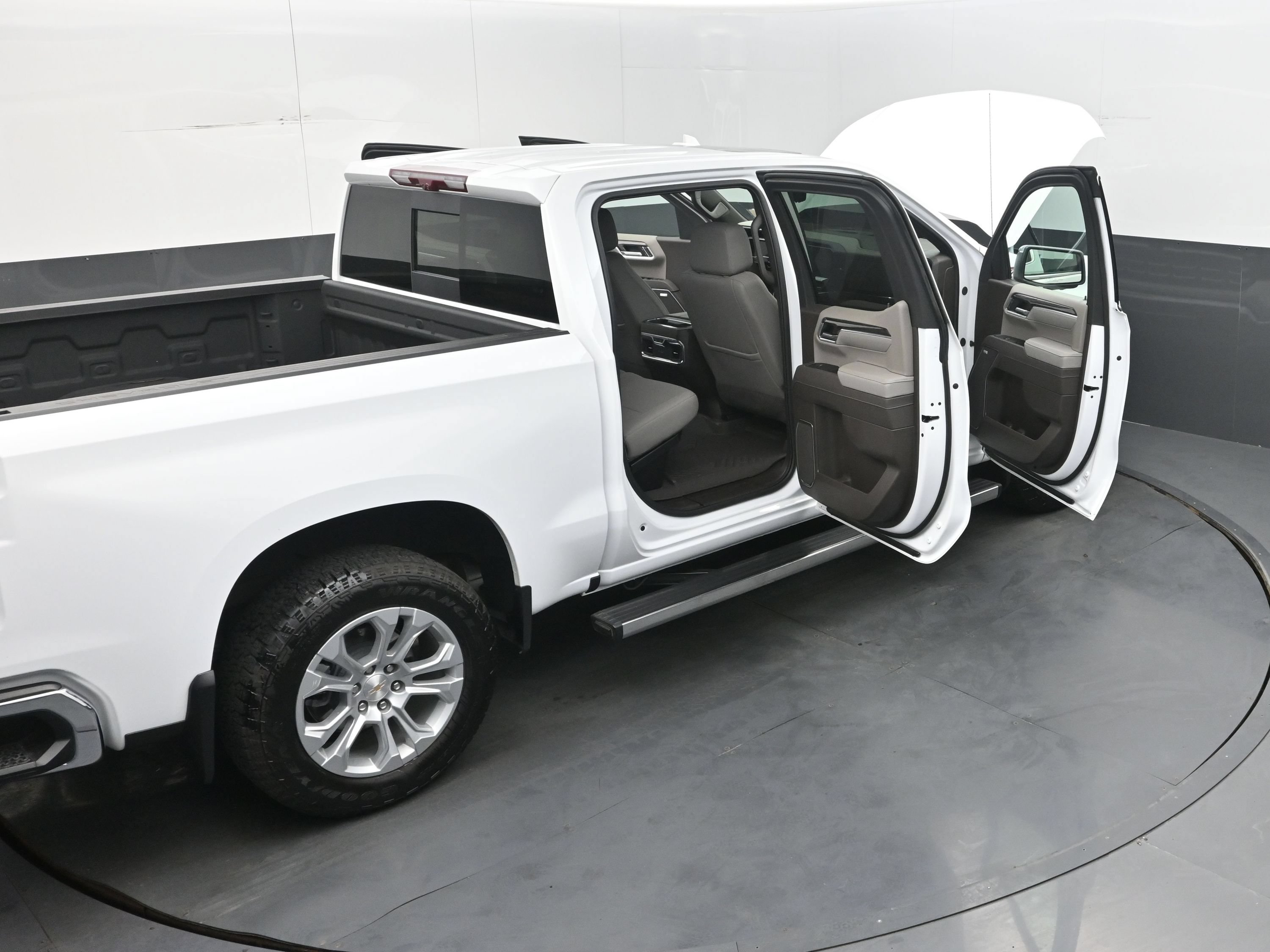 Used 2025 Chevrolet Silverado 1500 LTZ w/ LTZ Premium Package AWD/4WD image 41