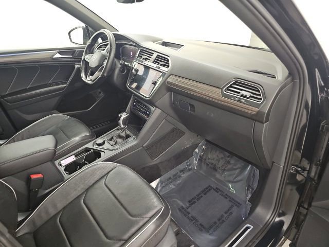 Used 2022 Volkswagen Tiguan SEL R-Line image 37