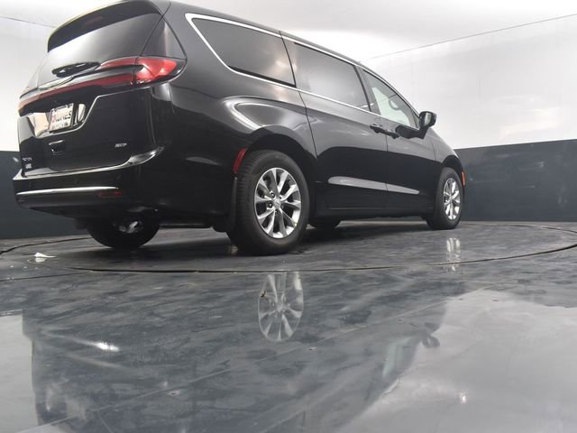 New 2026 Chrysler Pacifica Select image 29