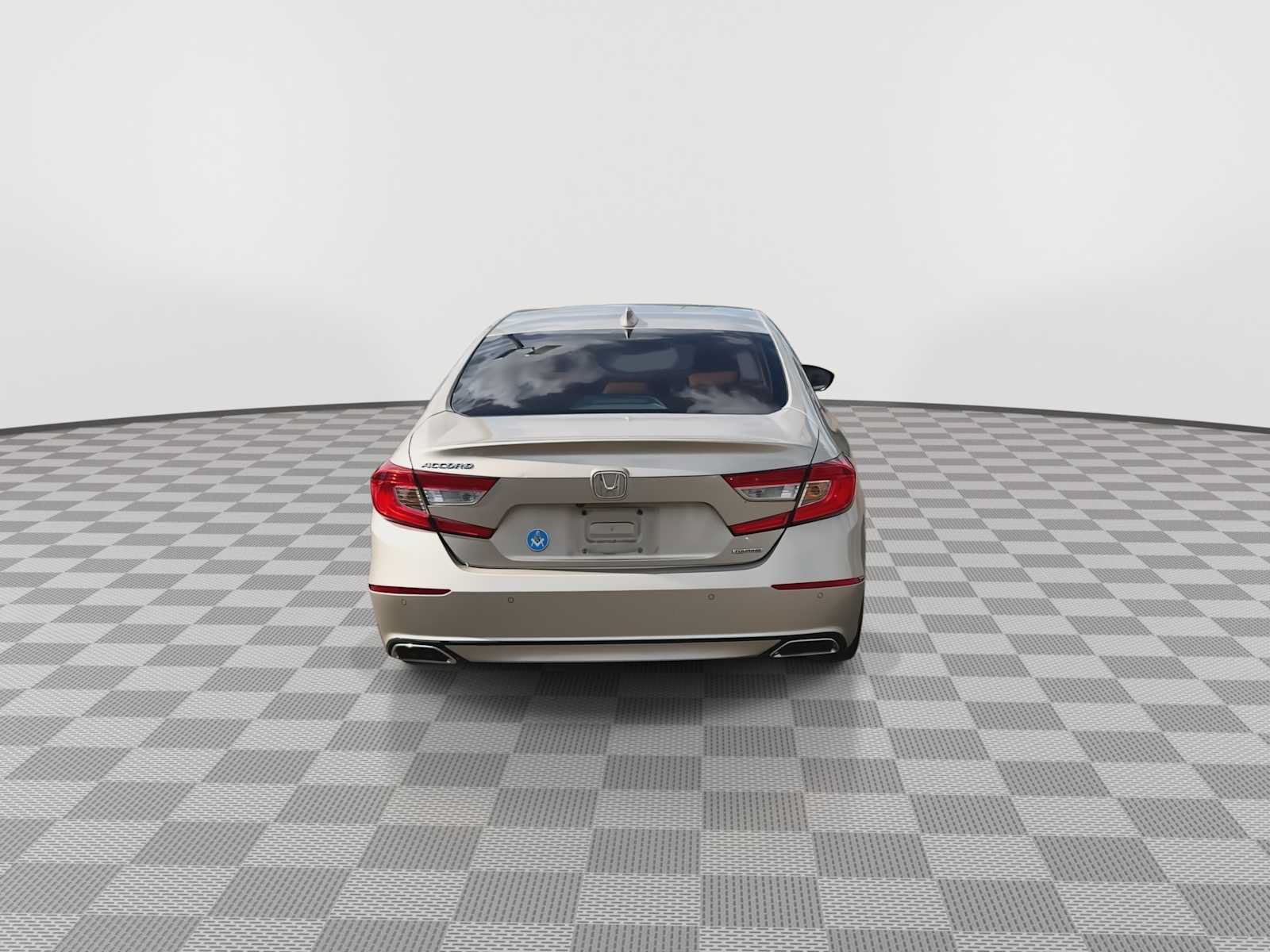 Used 2018 Honda Accord Touring image 7