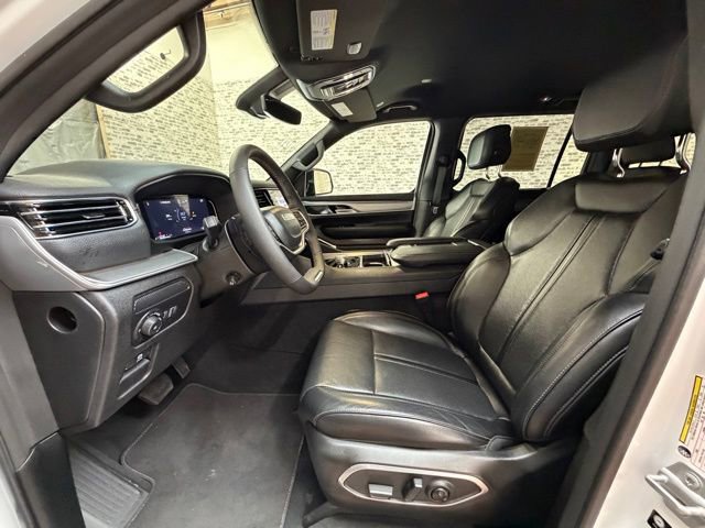 Used 2025 Jeep Wagoneer 4WD image 18