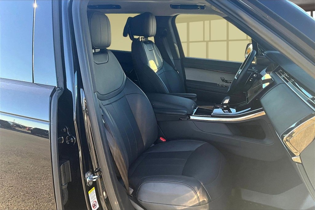 Used 2024 Land Rover Range Rover Sport SE image 7