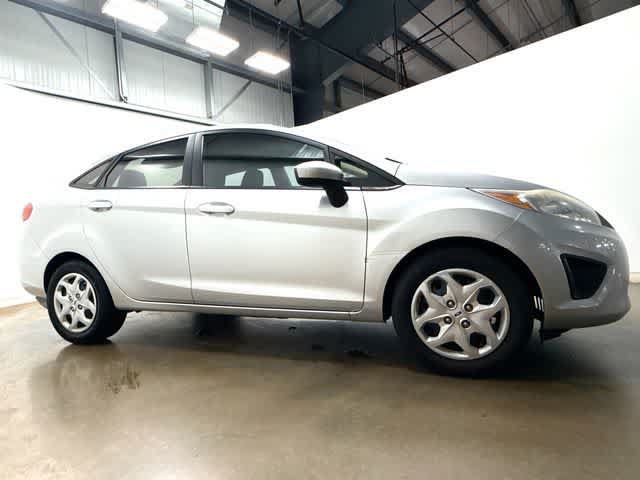 Used 2011 Ford Fiesta SE w/ Super Fuel Economy Pkg FWD image 3
