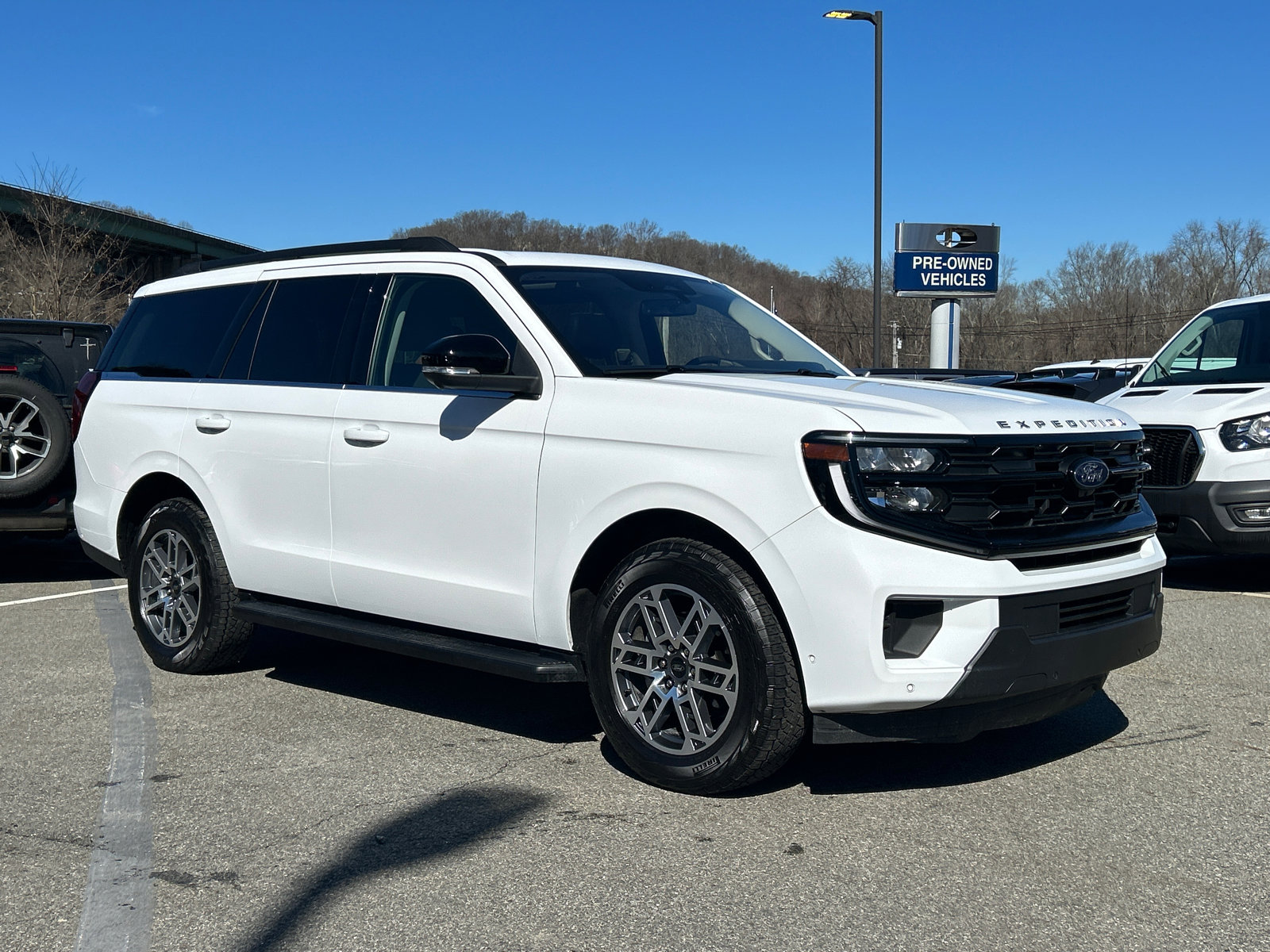 Used 2025 Ford Expedition Active image 1