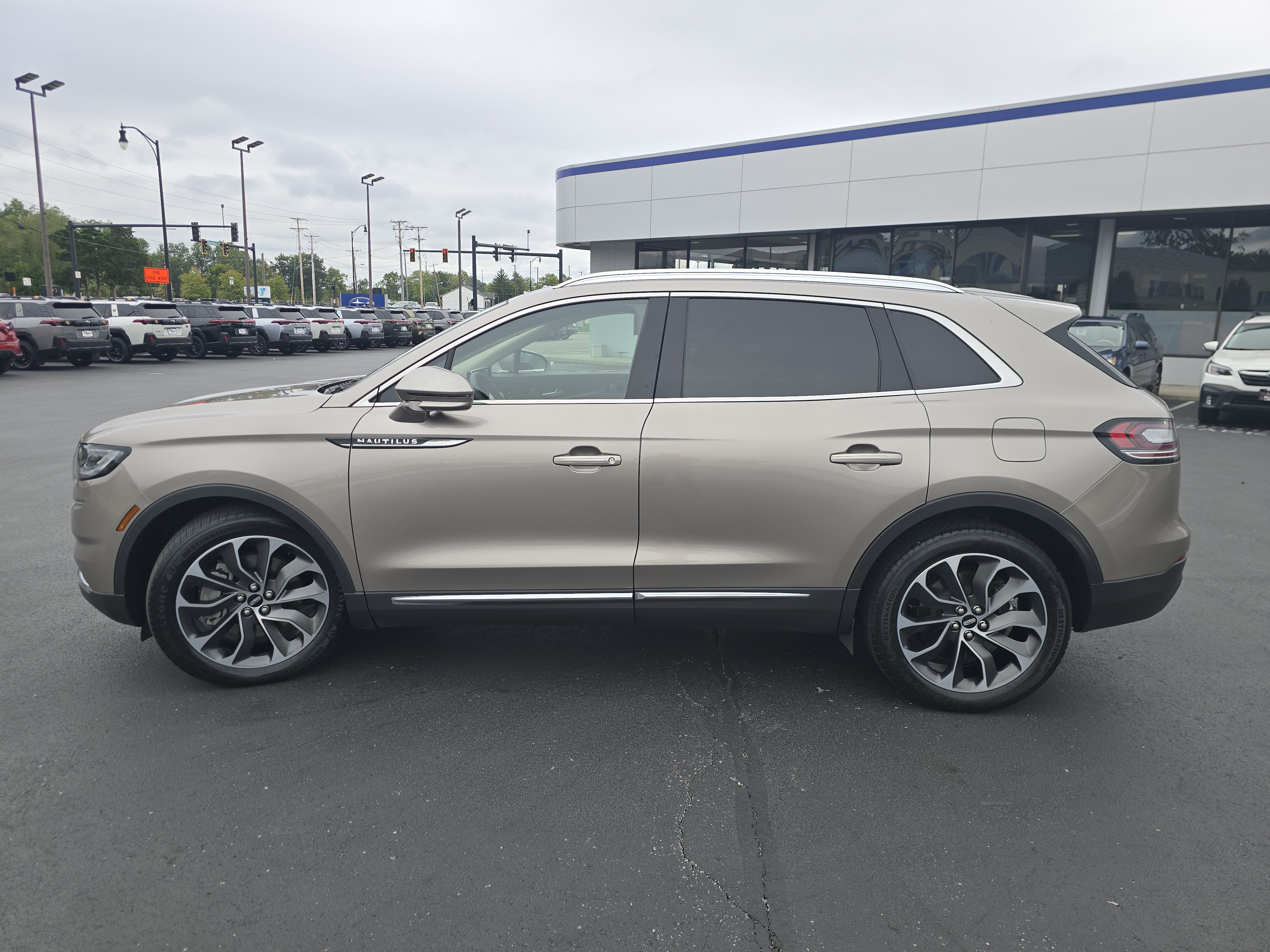Used 2021 Lincoln Nautilus Reserve w/ Cargo Utility Package AWD/4WD image 4