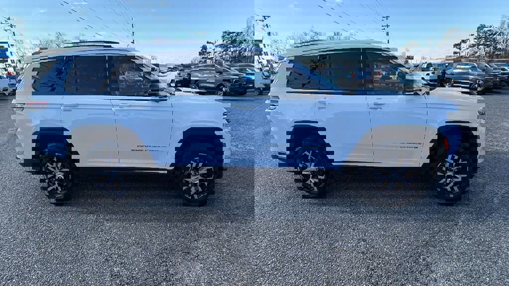 Used 2023 Jeep Grand Cherokee L Limited w/ Luxury Tech Group II image 4