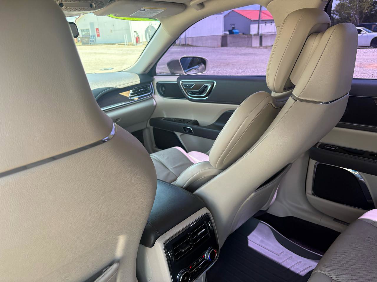 Used 2018 Lincoln Continental Reserve w/ Continental Climate Package AWD/4WD image 36