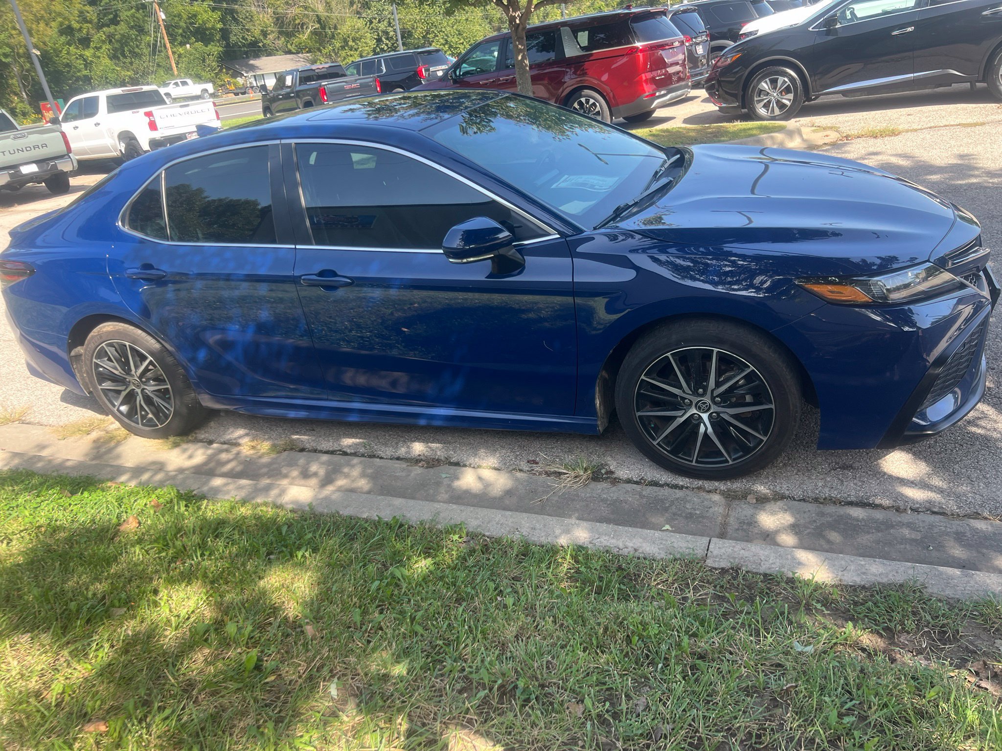 Used 2023 Toyota Camry SE w/ Convenience Package FWD image 4