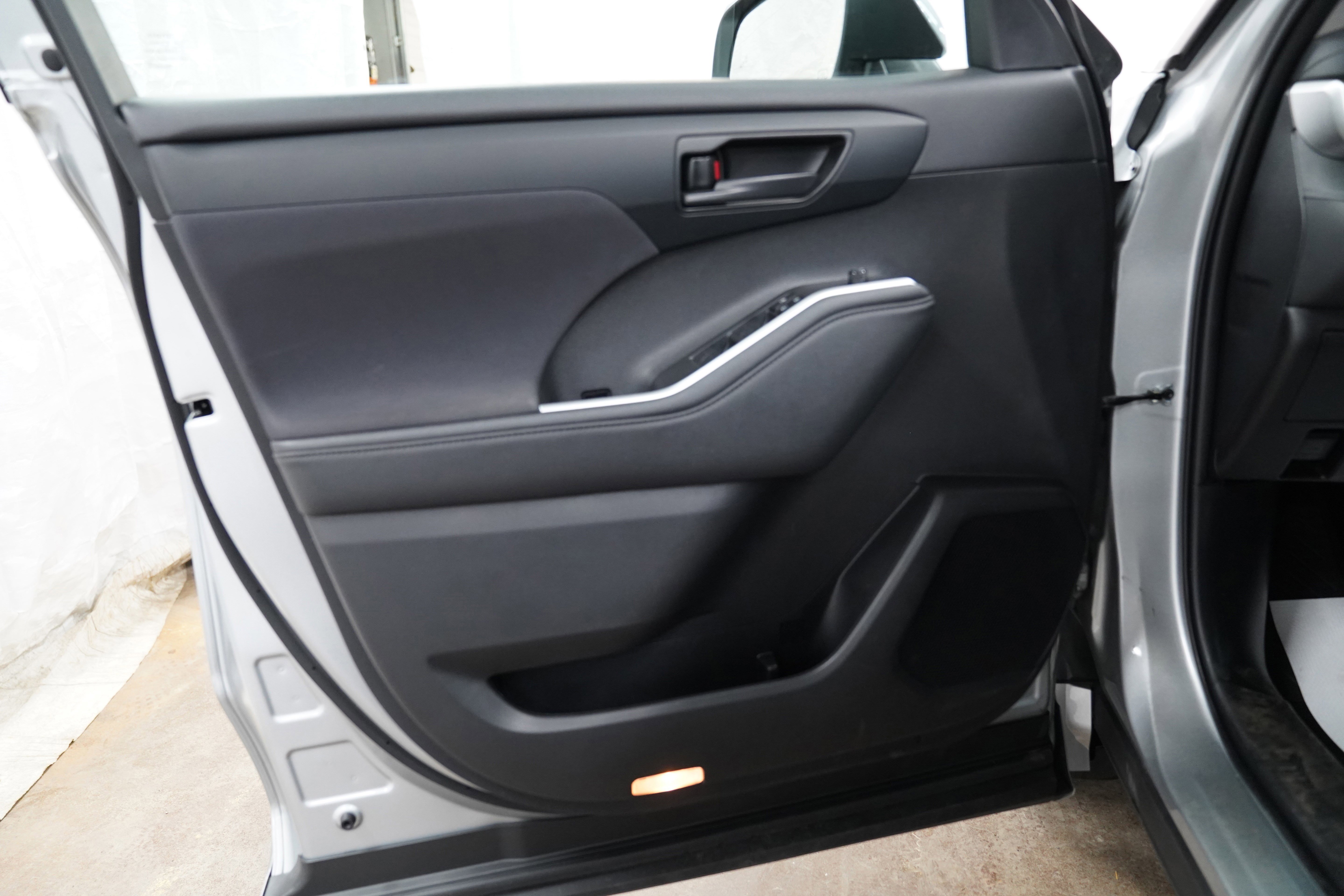 Used 2024 Toyota Highlander LE image 14