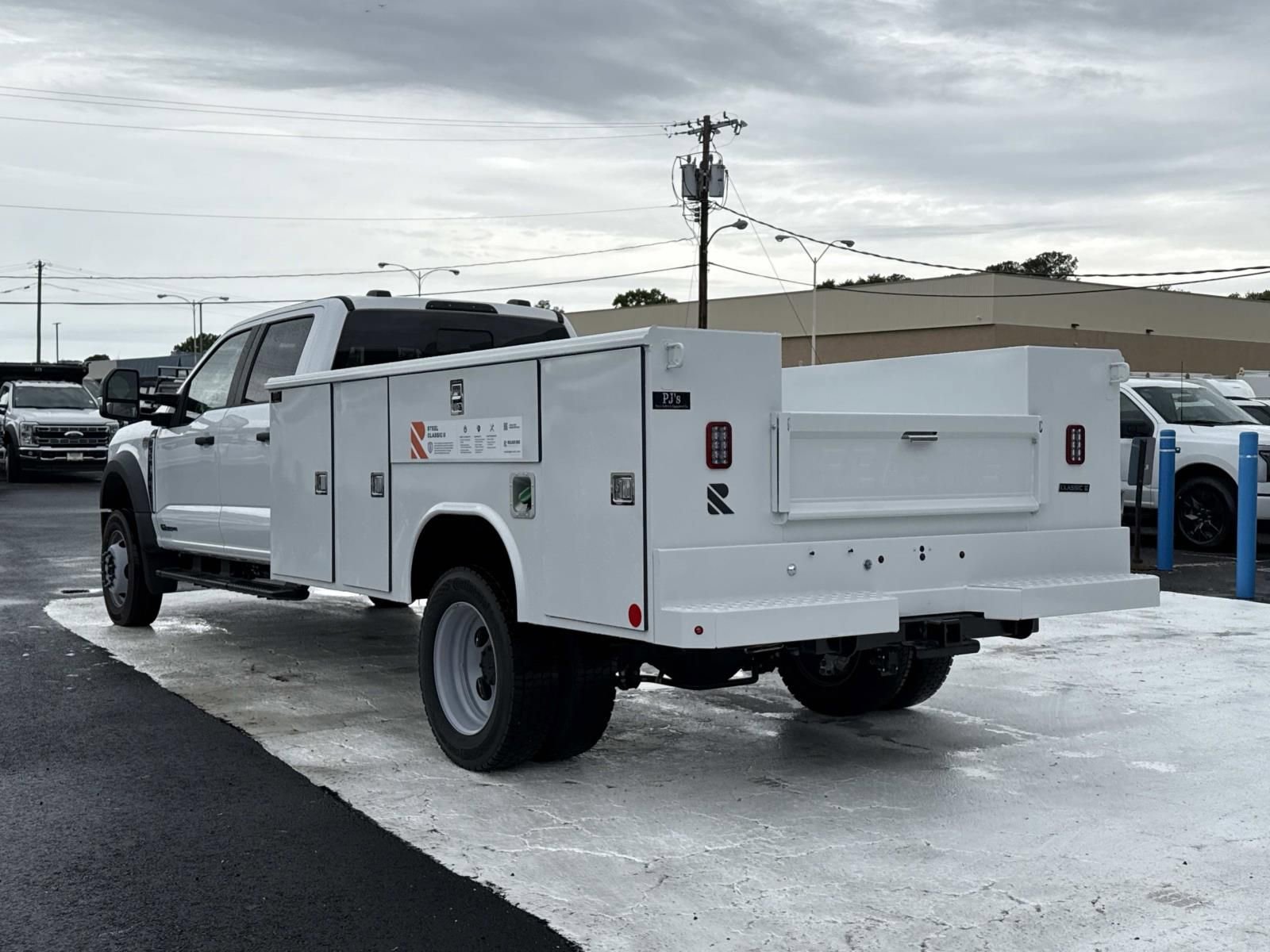 New 2026 Ford F550 4x4 Crew Cab image 5