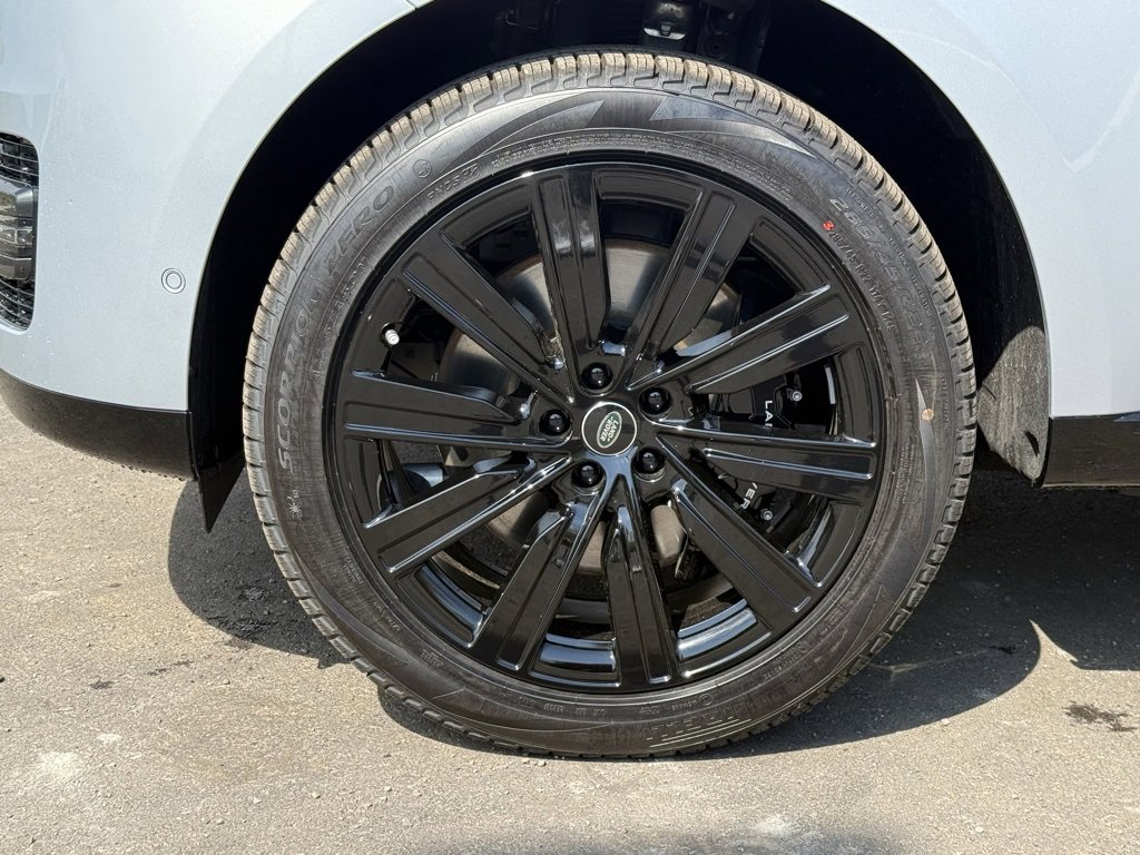 New 2025 Land Rover Range Rover SE image 10