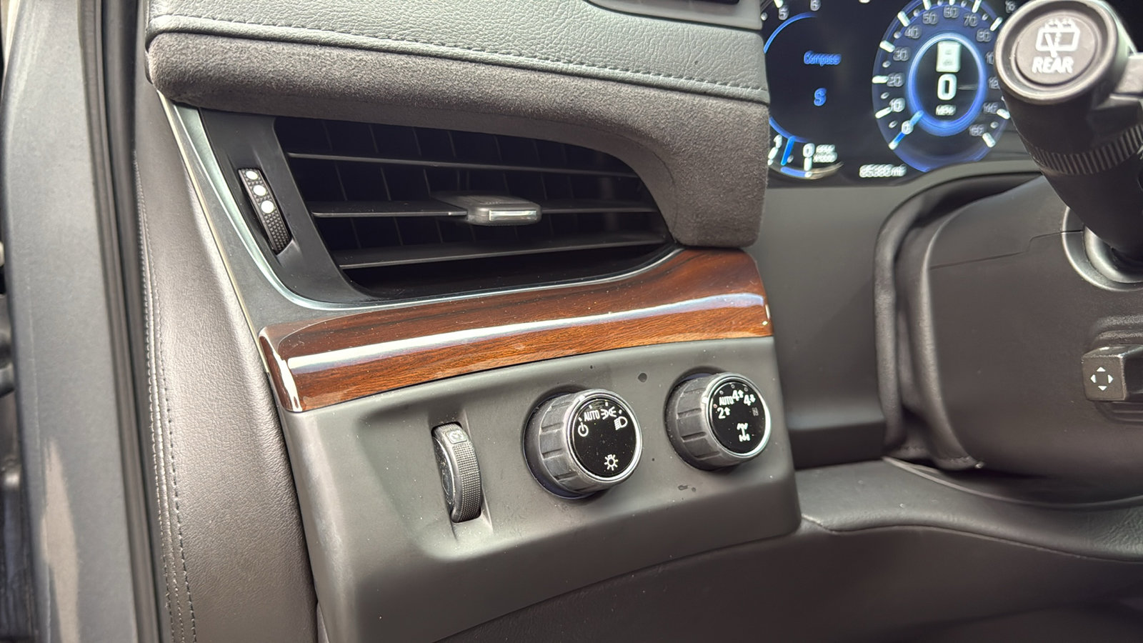 Used 2018 Cadillac Escalade Luxury image 13