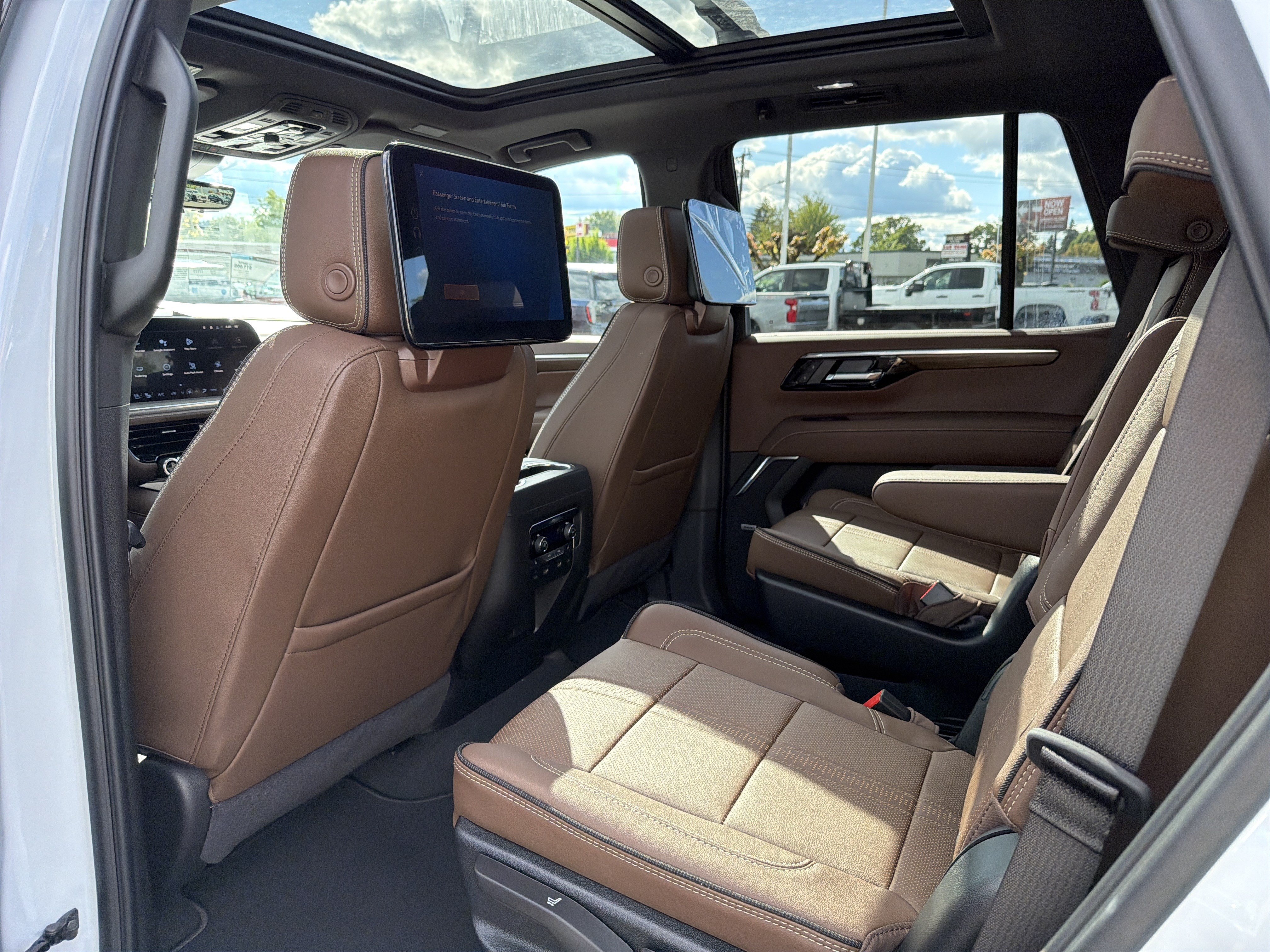 New 2026 Chevrolet Tahoe High Country AWD/4WD image 11
