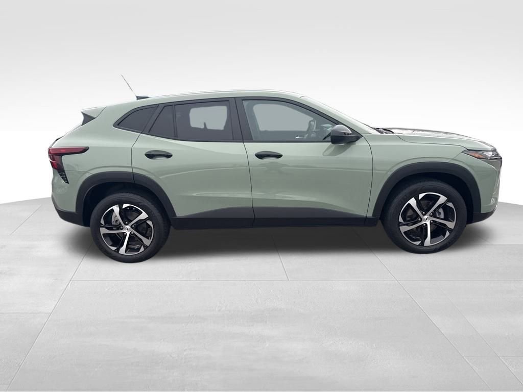 Used 2024 Chevrolet Trax RS w/ Driver Confidence Package image 4