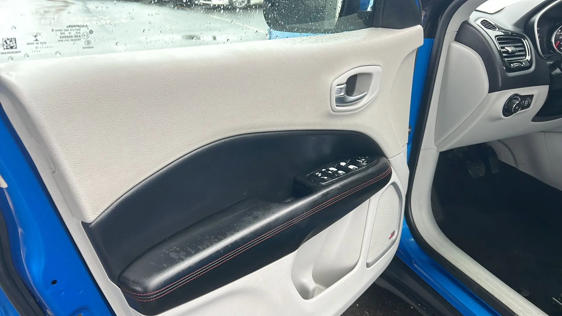 Used 2018 Jeep Compass Limited w/ Navigation Group image 27