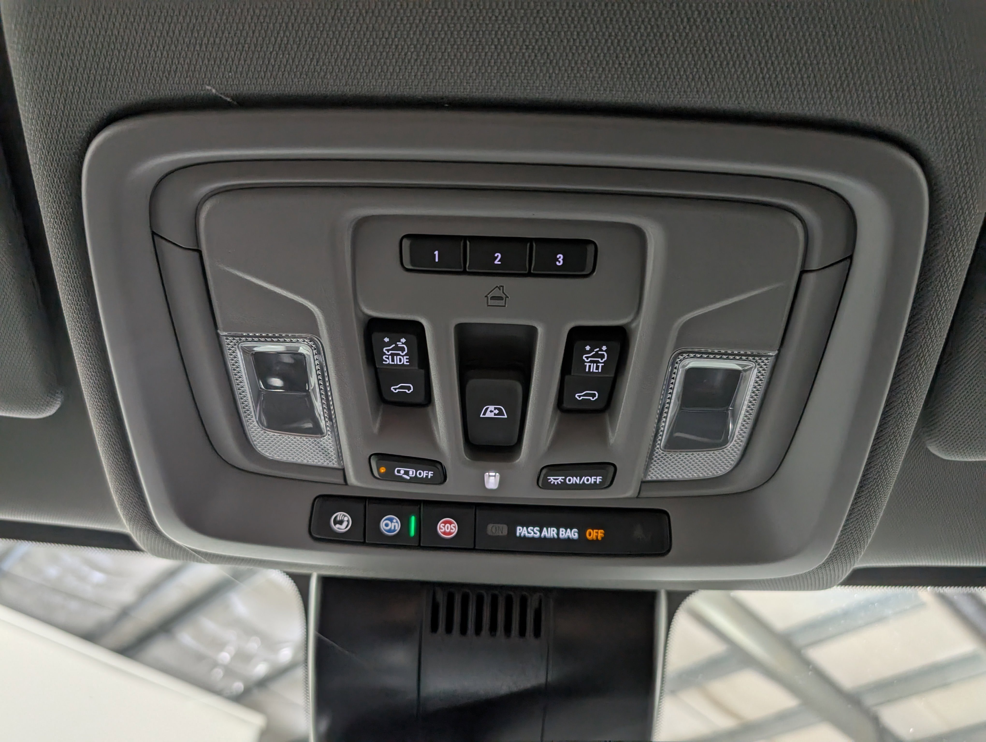 Used 2025 GMC Sierra 3500 SLT w/ SLT Premium Package image 28