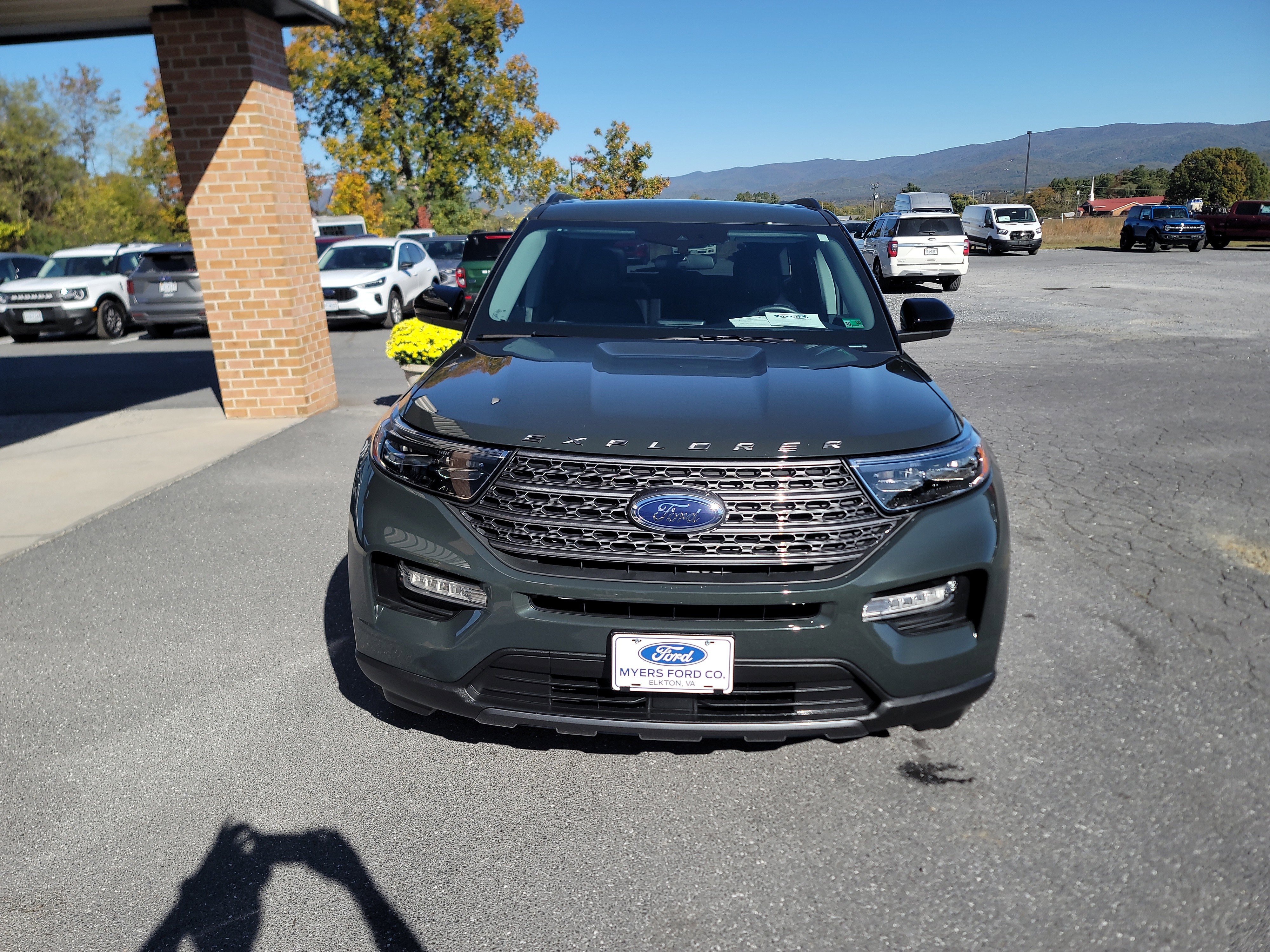 Used 2023 Ford Explorer XLT w/ Equipment Group 202A image 3