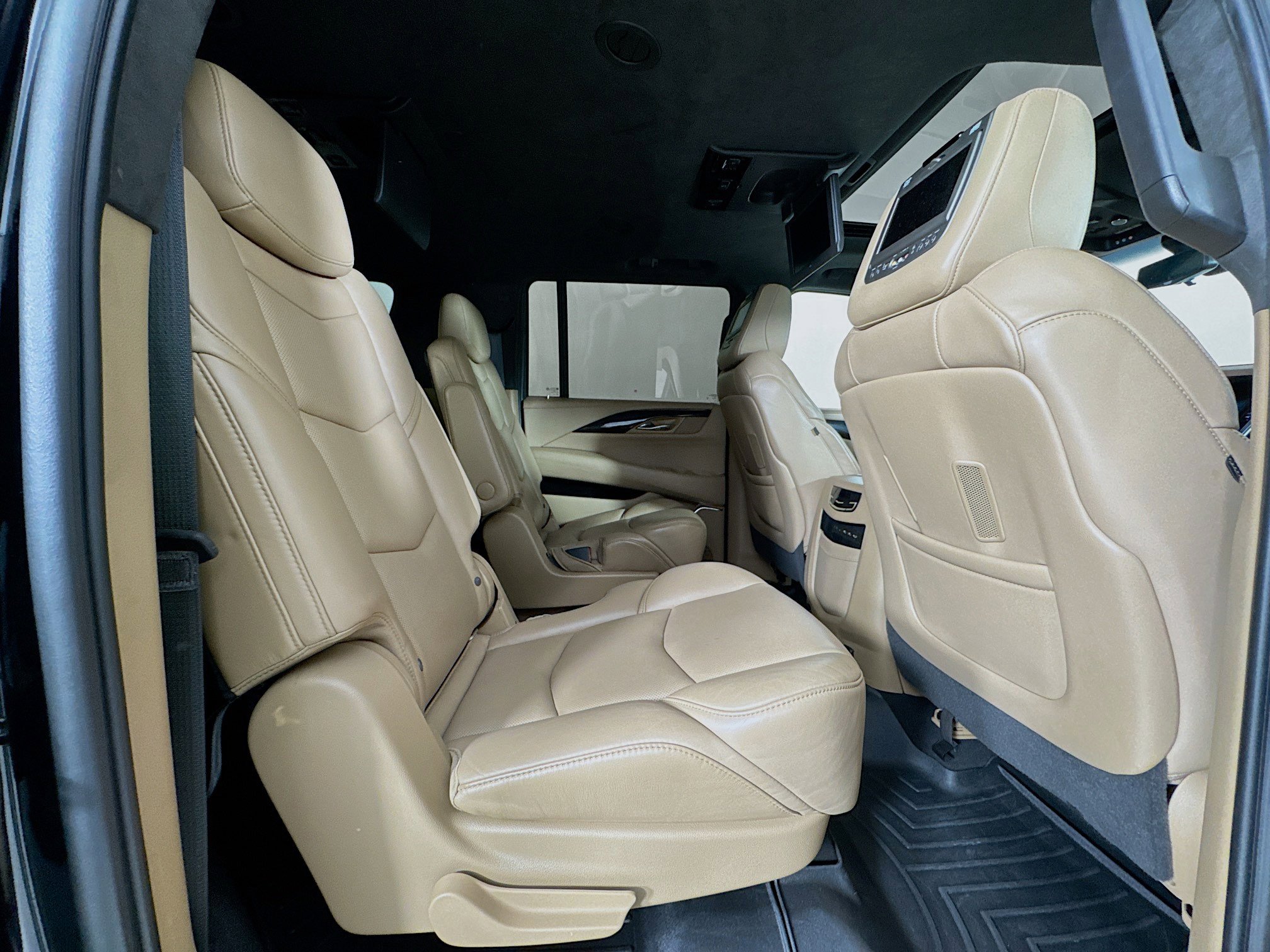 Used 2019 Cadillac Escalade ESV Platinum AWD/4WD image 31