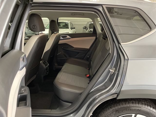 Used 2025 Volkswagen Taos SE AWD/4WD image 8
