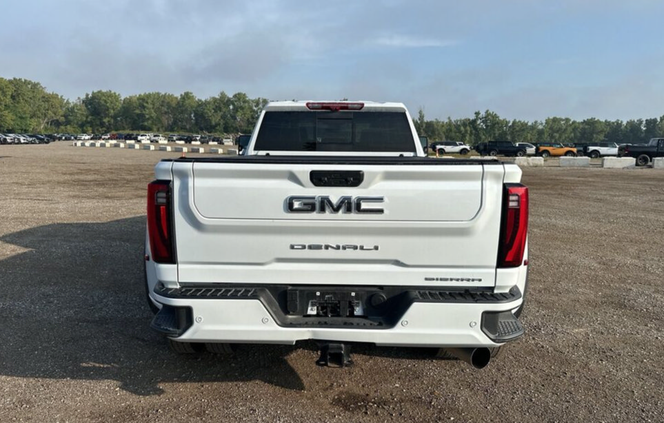 Used 2026 GMC Sierra 3500 Denali Ultimate AWD/4WD image 7