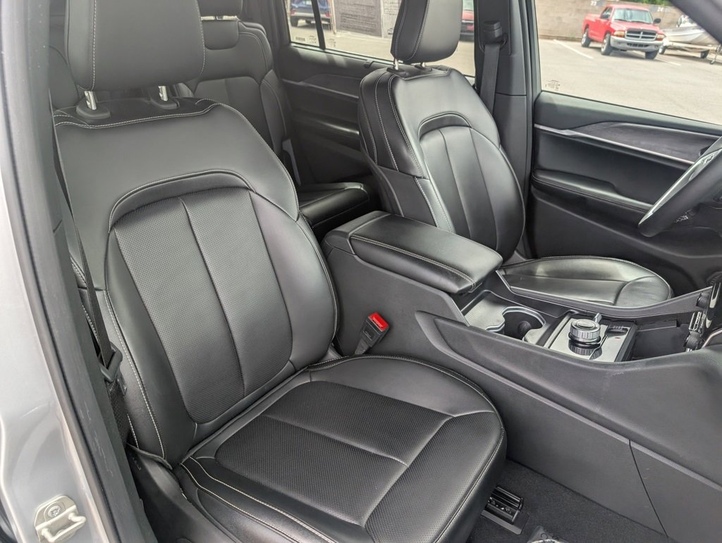 Used 2024 Jeep Grand Cherokee L Limited w/ Luxury Tech Group II image 12