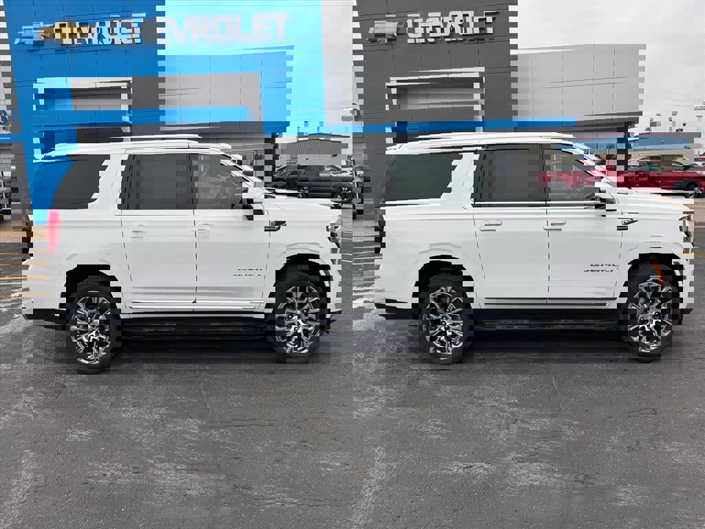 Used 2025 GMC Yukon XL Denali image 2