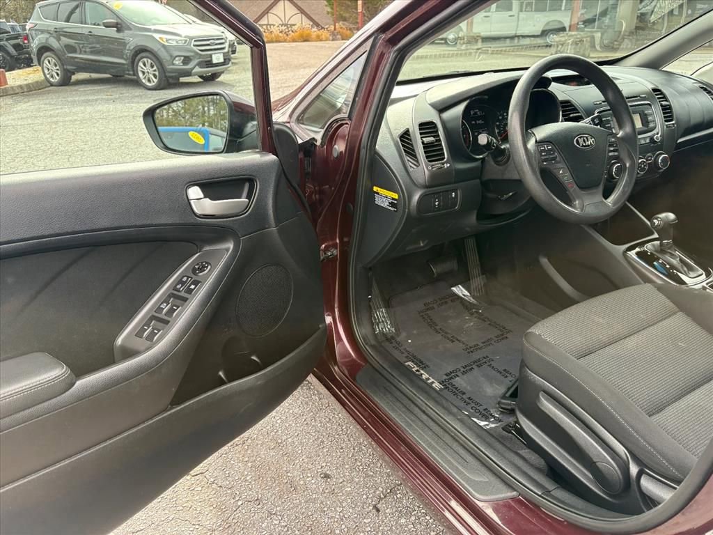 Used 2018 Kia Forte LX image 11