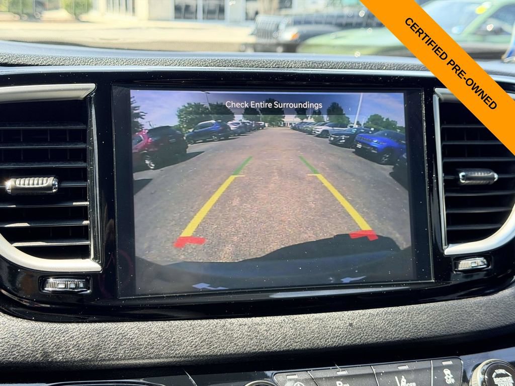 Certified 2025 Chrysler Pacifica Select FWD image 18