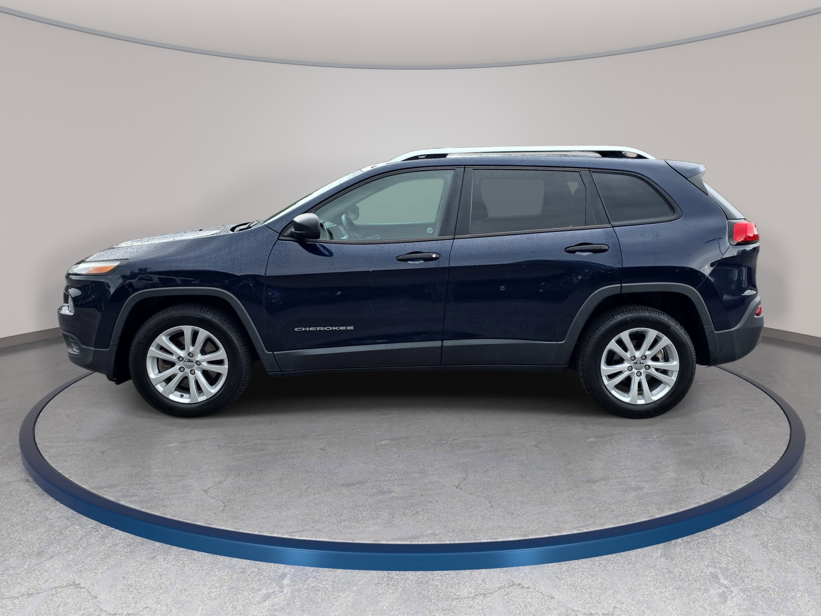 Used 2015 Jeep Cherokee Sport FWD image 8