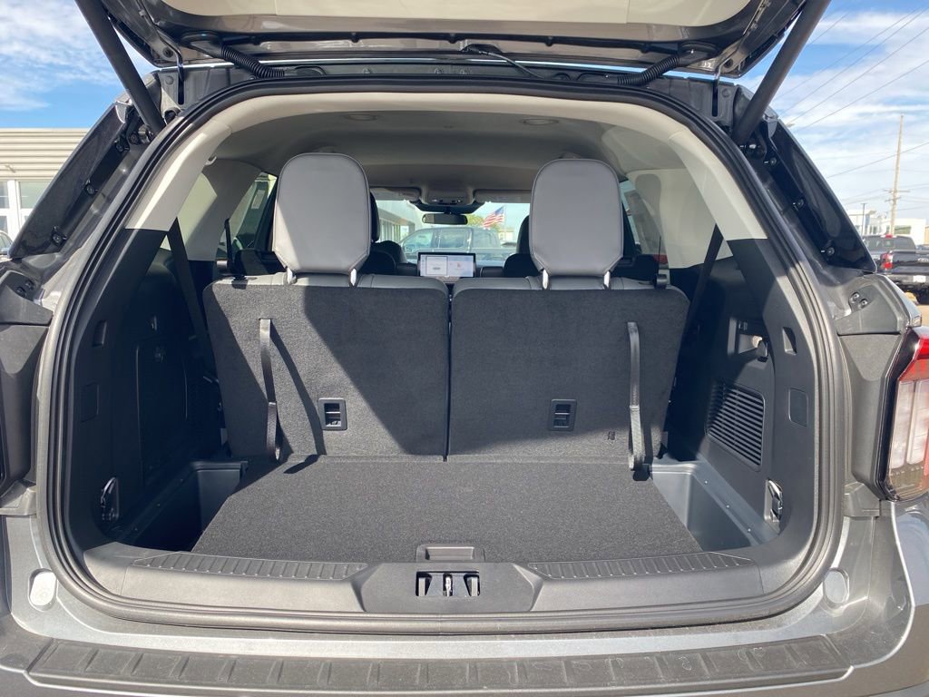 New 2025 Ford Explorer Active image 12