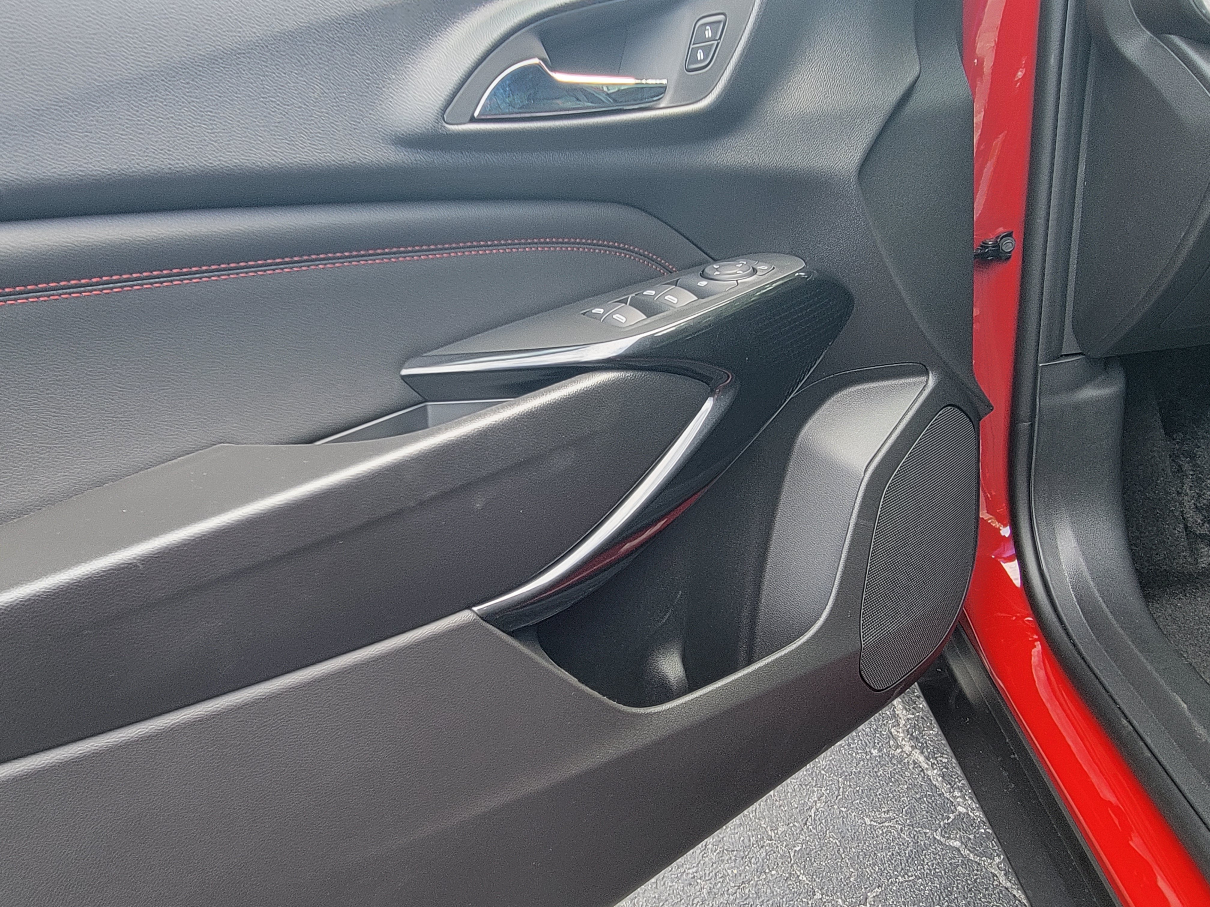 New 2026 Chevrolet Trax RS w/ Sunroof Package FWD image 24