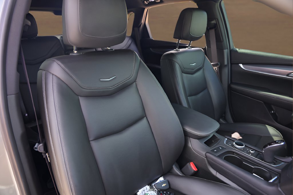 Certified 2024 Cadillac XT5 Luxury FWD image 30