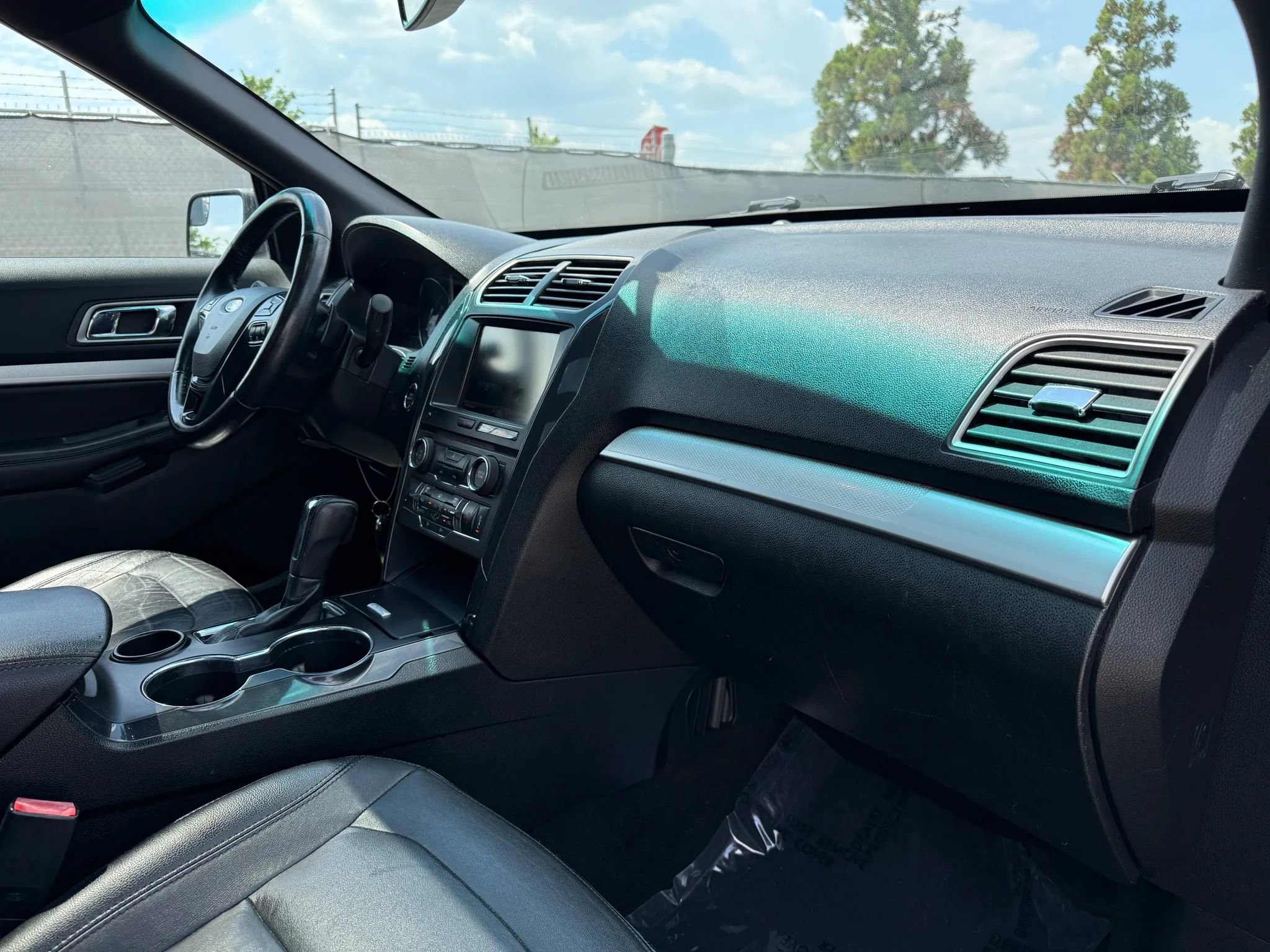 Used 2016 Ford Explorer XLT w/ Equipment Group 202A FWD image 19