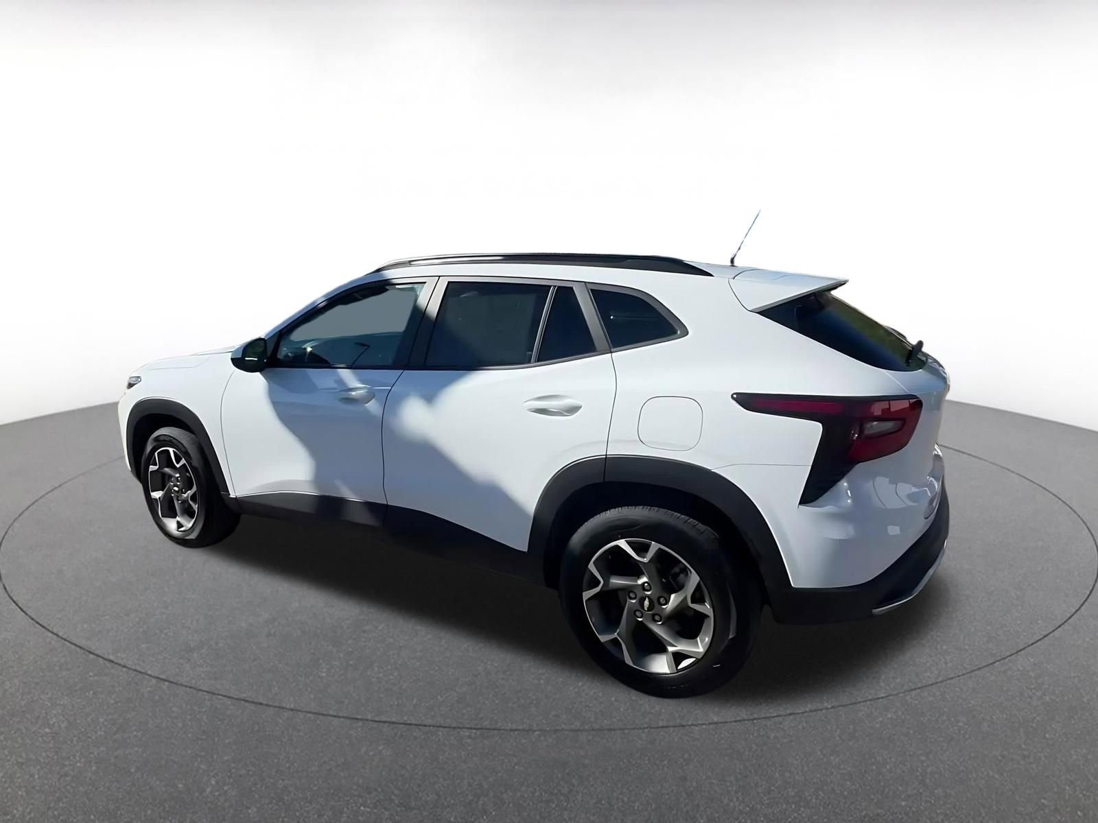 Used 2025 Chevrolet Trax LT FWD image 10