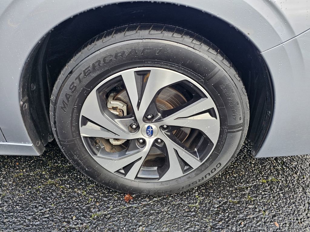 Certified 2025 Subaru Legacy Premium AWD/4WD image 9