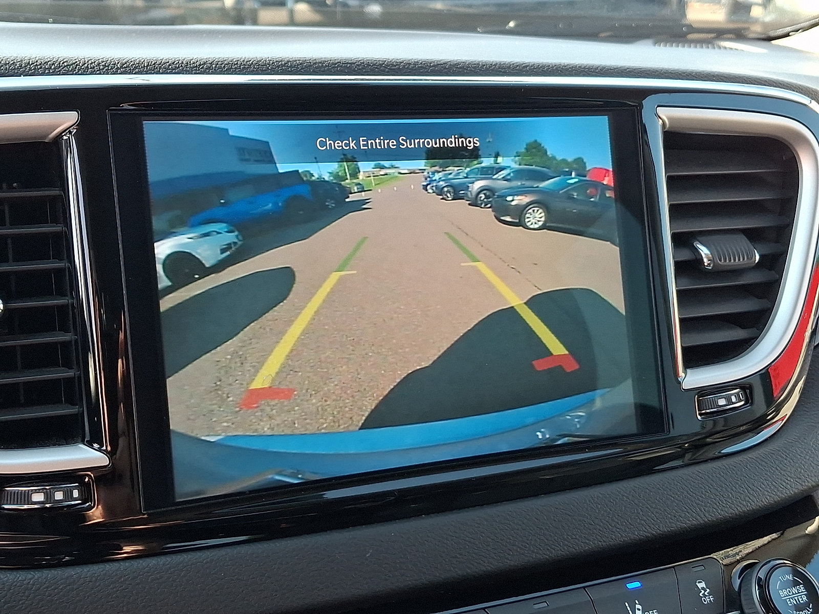 Used 2024 Chrysler Pacifica Touring-L FWD image 19