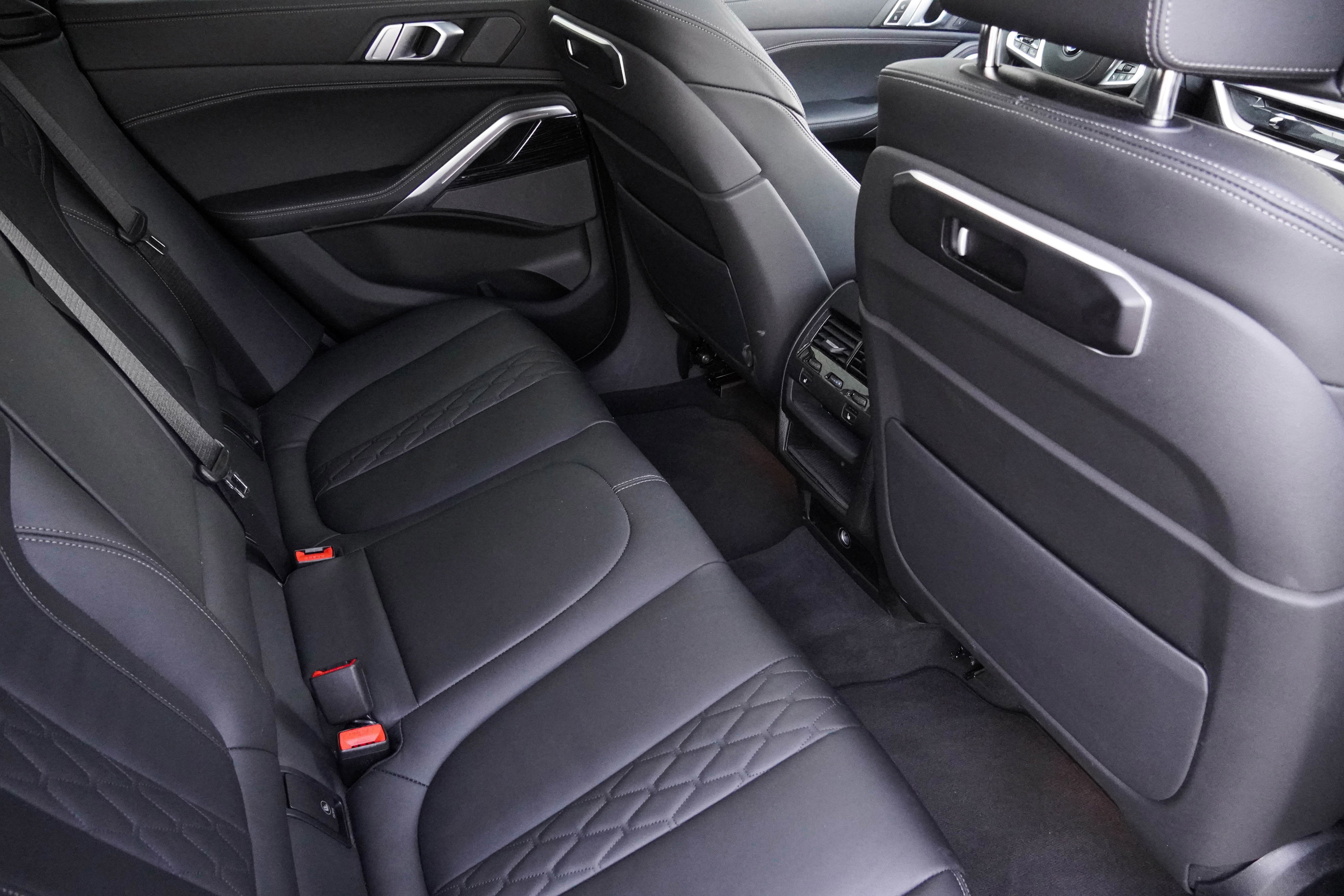 Certified 2024 BMW X6 xDrive40i w/ Premium Package image 34