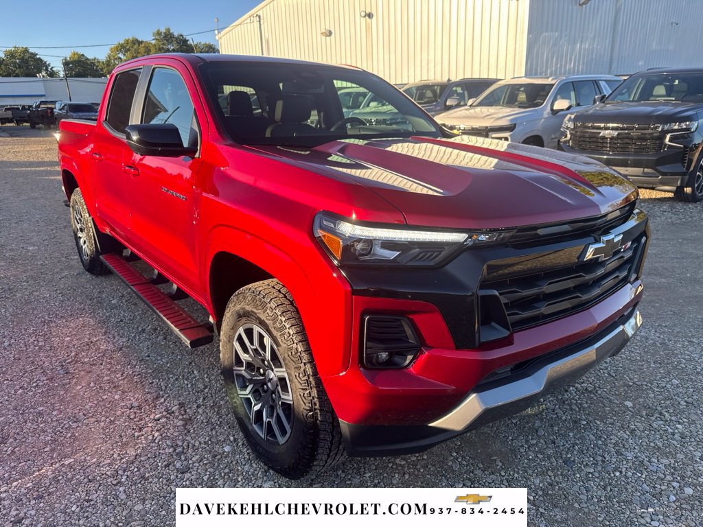 Used 2025 Chevrolet Colorado Z71 w/ Technology Package AWD/4WD image 5