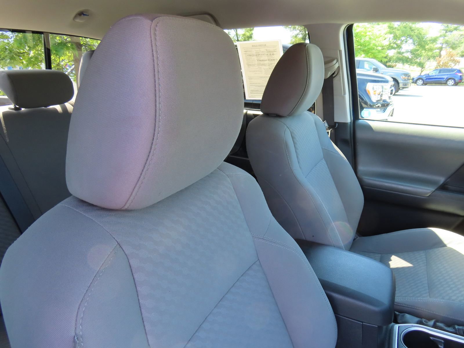 Used 2022 Toyota Tacoma SR5 AWD/4WD image 30