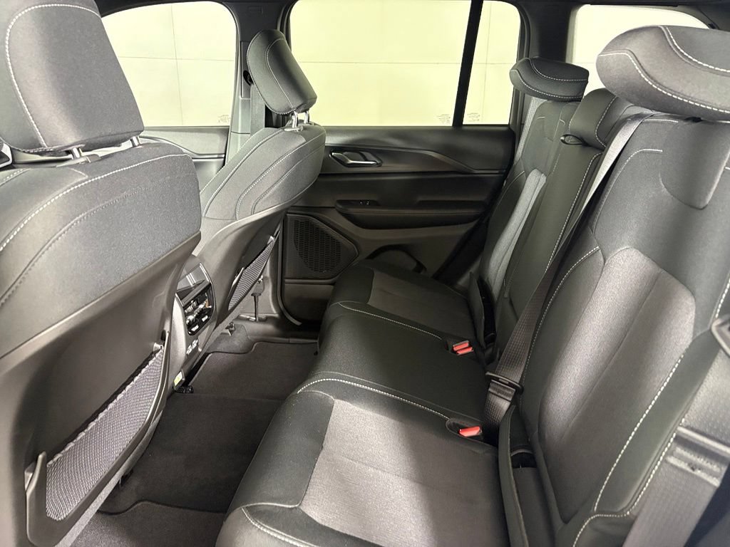New 2027 Jeep Grand Cherokee Laredo X RWD image 39