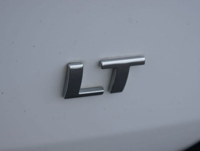 Used 2023 Chevrolet Traverse LT image 19