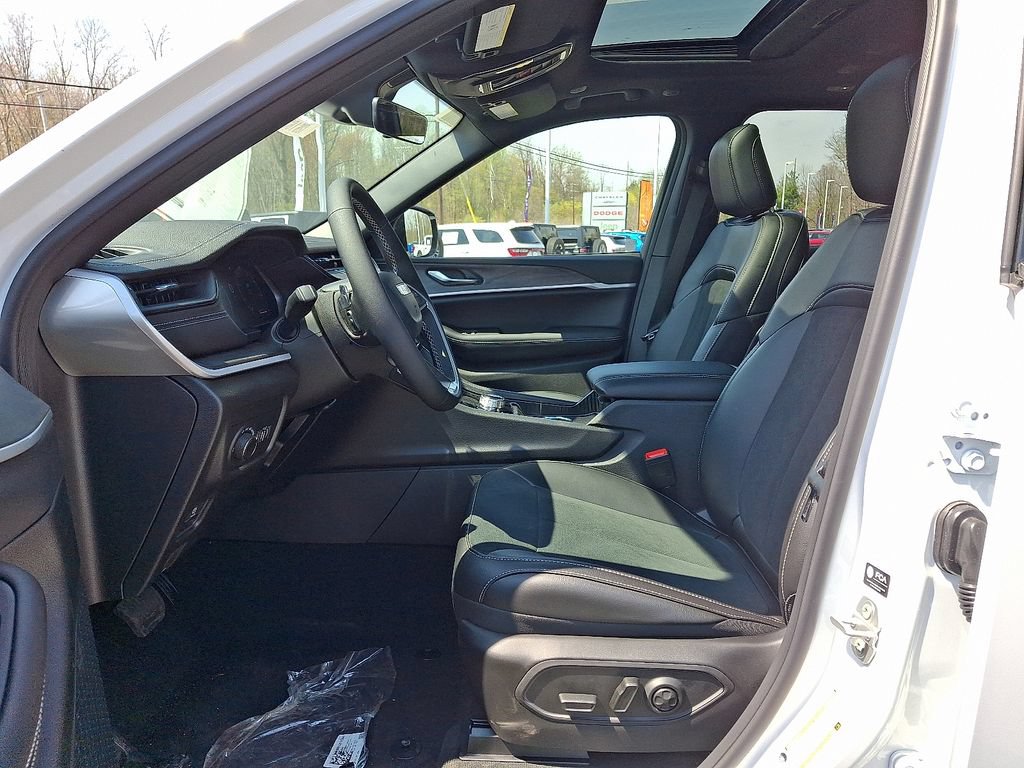 New 2026 Jeep Grand Cherokee Altitude AWD/4WD image 10